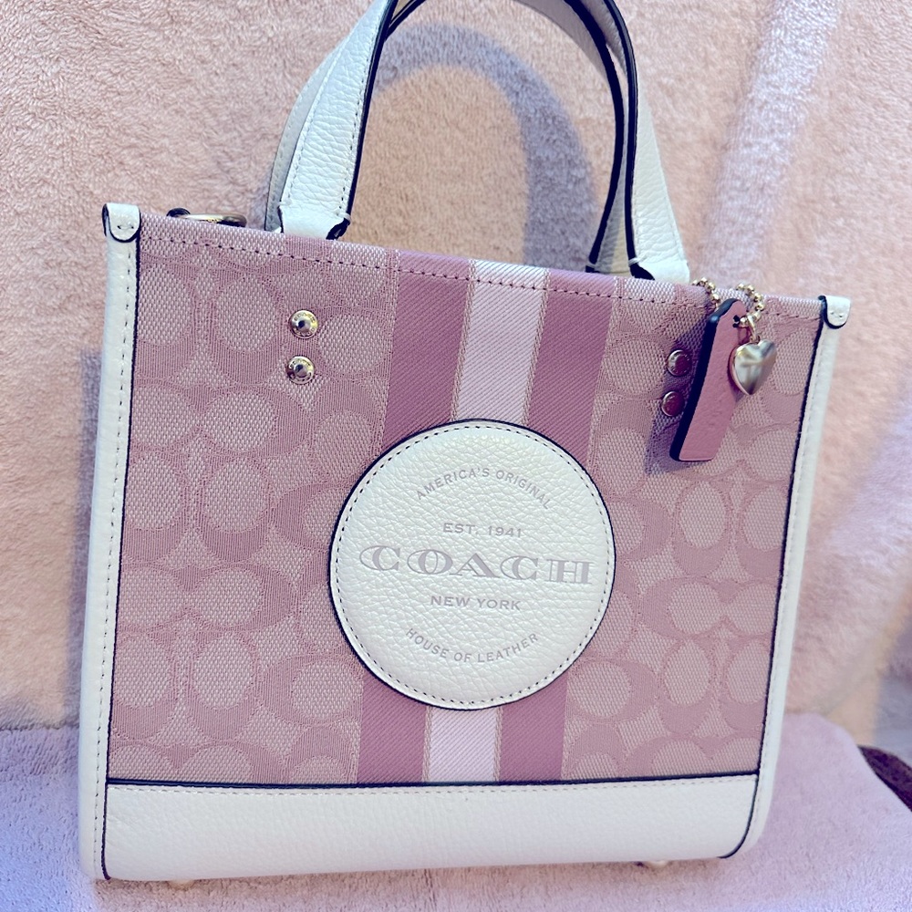NWOT Coach Dempsey Tote 22